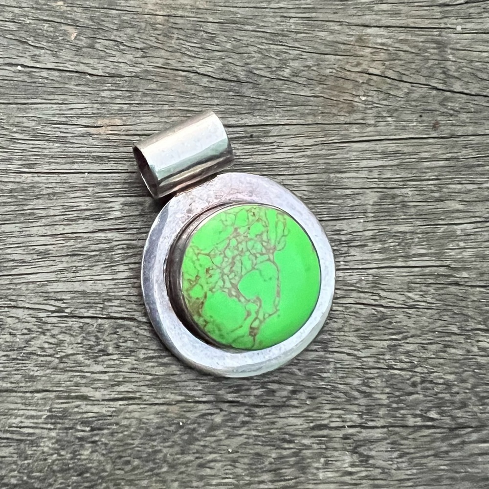 Mexican silver 925 pendant with semi precious green stone